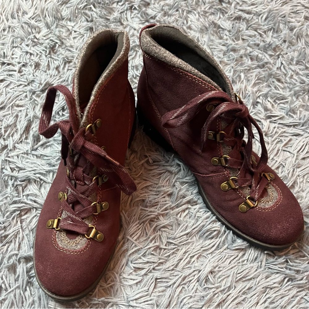 Clarks Faralyn Alpha Aubergine Gorpcore Hiking Boots Water Resistant Size 8.5